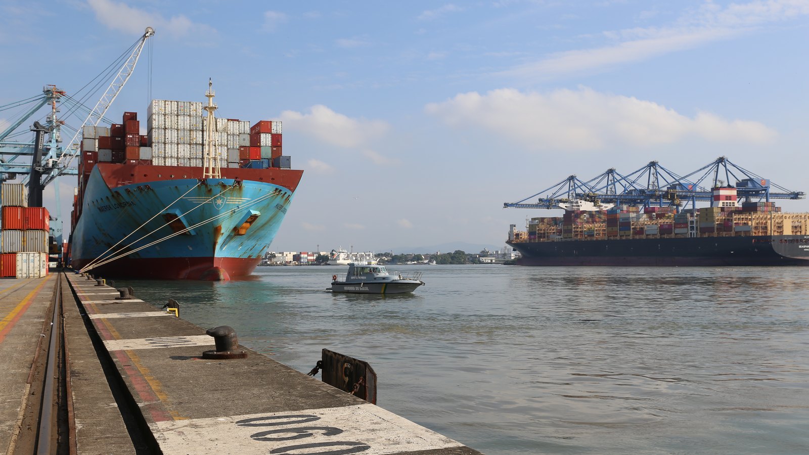 Navios porta-contêineres no Porto de Itajaí (SC), imagem ilustrativa do comércio exterior catarinense. Foto: Marinha do Brasil/Wikimedia Commons, CC BY-SA 2.0, recortada