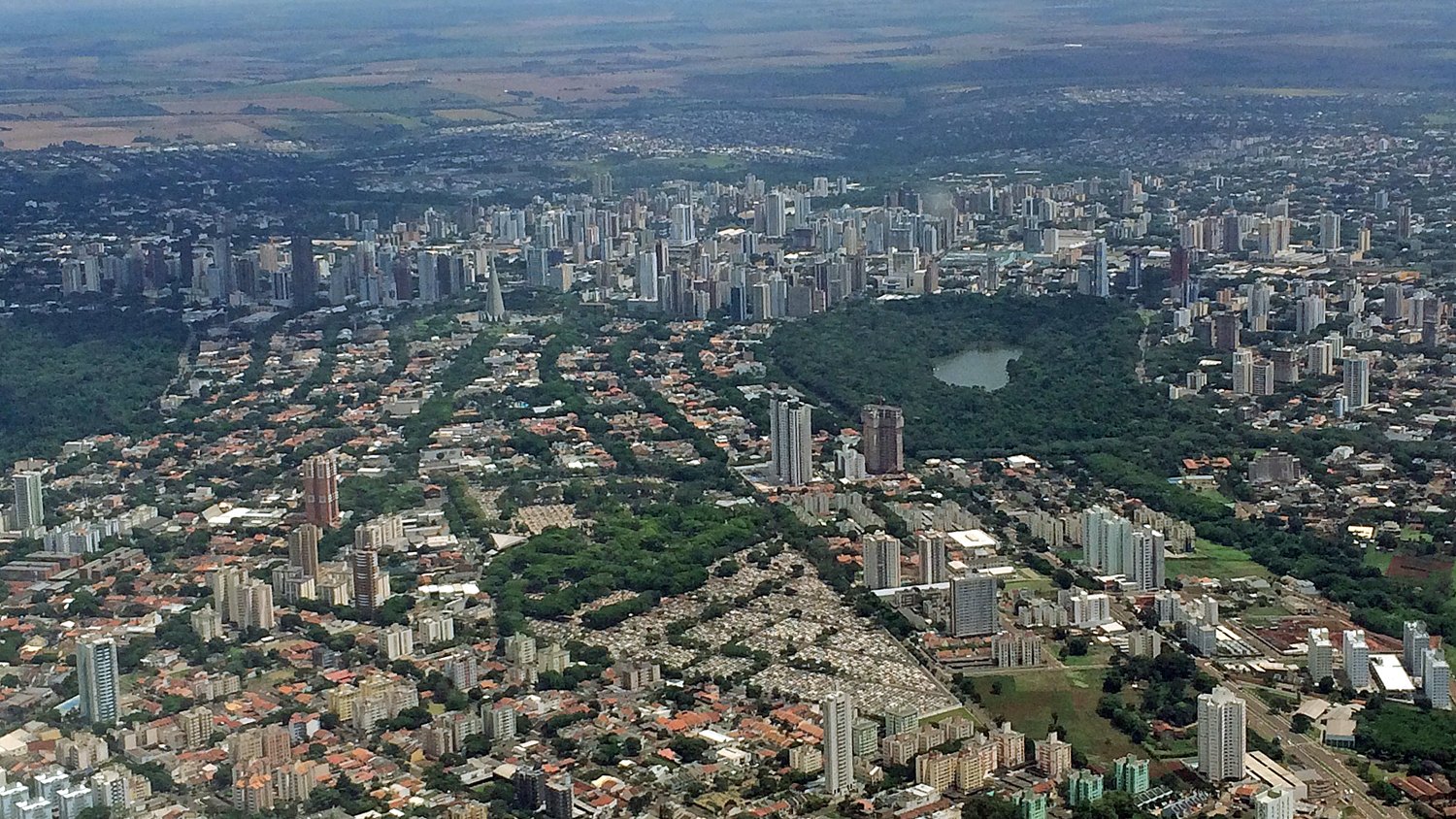 Vista aérea de Maringá (PR), cidade-sede dos empreendimentos imobiliários da Ecoingá. Foto ilustrativa: Mariordo (Mario Roberto Durán Ortiz)/Wikimedia Commons, CC BY-SA 4.0, recortada