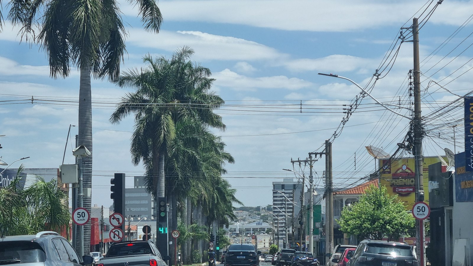 Avenida Presidente Vargas, em Rio Verde (GO), cidade-sede da Daus; foto ilustrativa da cidade. Foto: Fronteira/Wikimedia Commons, CC BY-SA 4.0, recortada