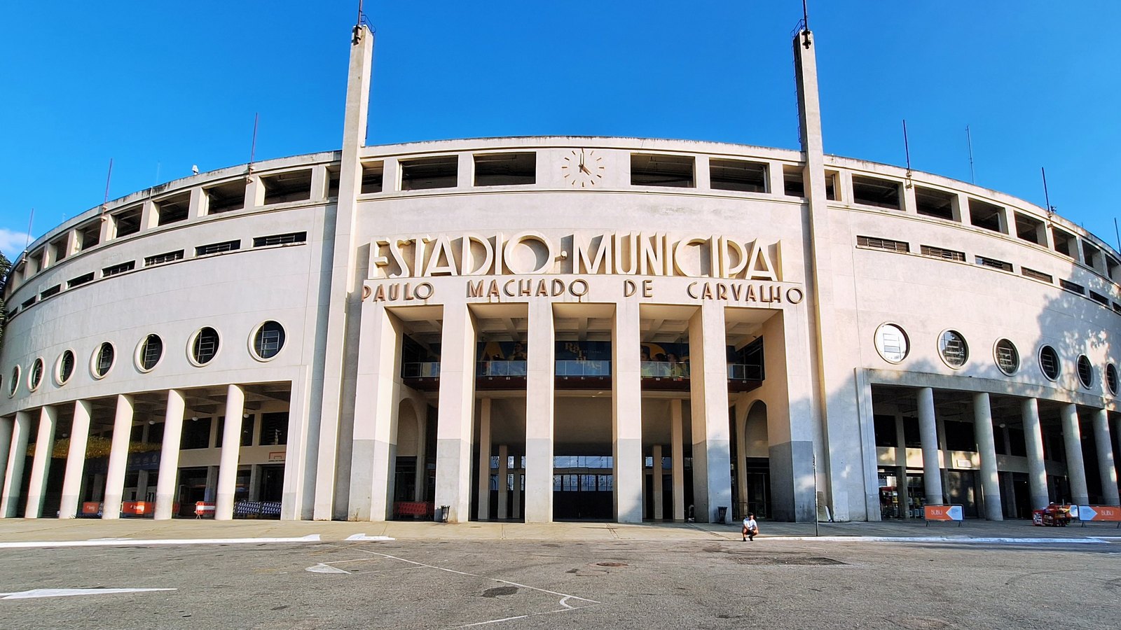 Fachada do Estádio do Pacaembu, em São Paulo; a Progen integra o consórcio da concessão do complexo, segundo a petição. Foto: Boaventuravinicius/Wikimedia Commons, CC BY-SA 4.0, recortada