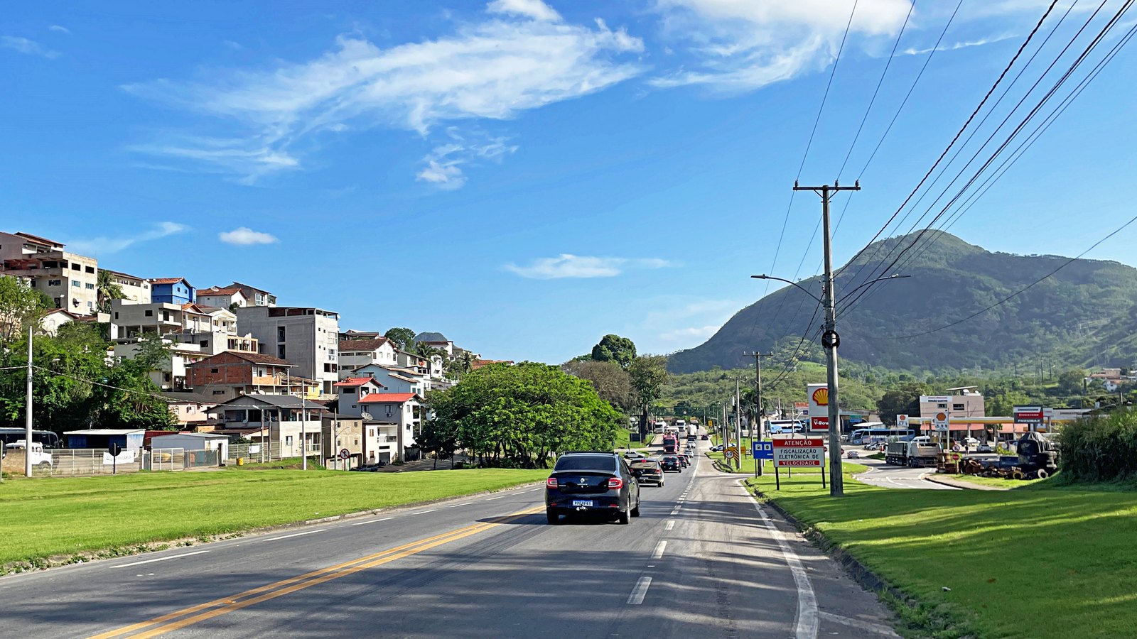 Rodovia BR-101 em João Neiva (ES), estado onde o Grupo Verona executa obras rodoviárias; foto ilustrativa. Foto: HVL/Wikimedia Commons, CC BY 4.0, recortada