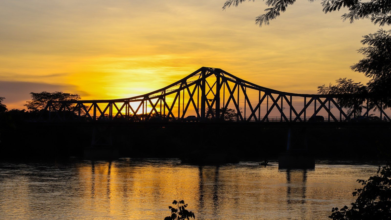 Ponte Metálica de Teresina (PI), cidade onde fica a sede da LimpServ. Foto ilustrativa: Moura Alves/MTur, domínio público, recortada e redimensionada